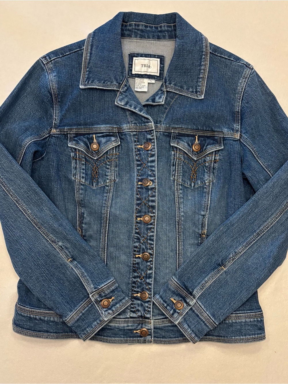Tria Women’s Classic Denim Jacket. Medium Blue. Size L. Excellent Condition.